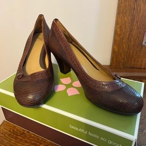 Nuture heels. Size 8